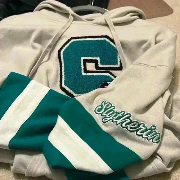 Harry Potter Slytherin Varsity Hoodie - BoxLunch Size Medium - Picture 5 of 5